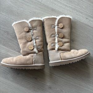 Ugg Bailey Button Triple Boot Women’s Size 7